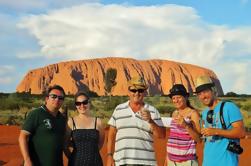 Excursión de un día a Ayers Rock desde Alice Springs Incluyendo Uluru, Kata Tjuta y Sunset BBQ Dinner