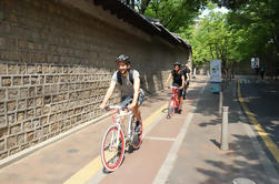 Excursión en bicicleta por la mañana en la ciudad de Seúl