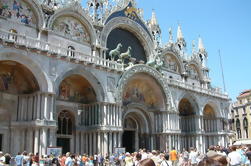 Venice Walking and Gondola Tour plus Skip the Line Ticket to St. Mark's Basilica