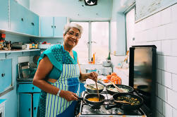 Disfrute de una comida tradicional bengalí en un local de Calcuta