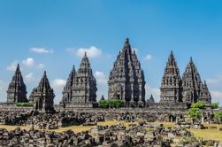 Javaneses por un día: Visita privada de Pueblos de Plaosan y Puesta de sol en el Templo de Prambanan en Yogyakarta