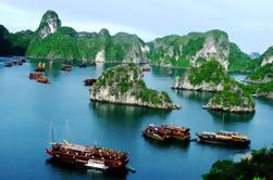 Crucero de la Bahía de Halong durante la noche con Hanoi Hotel Pickup