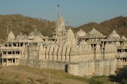 Traslado privado de Jodhpur a Udaipur con el Tour Independiente del Templo Ranakpur Jain