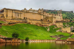 Excursión privada de día y noche a la ciudad de Jaipur Monumentos incluyendo cena con una familia india