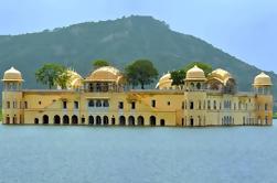 3 Days Private Tour of Jaipur From New Delhi With Accommodation in Heritage Home Stay