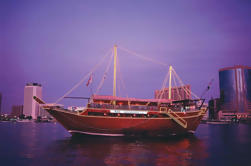 Jantar do cruzeiro do Dhow Moonlit de Dubai