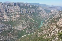 Excursión de un día a Castellane, Verdon Canyon y Moustiers Sainte Marie desde Niza