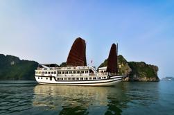 De Hanoi: Crucero de 2 días en la bahía de Halong con kayak y Taichi