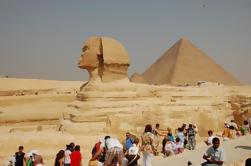 Discover Cairo: Giza Pyramids and Egyptian Museum including lunch